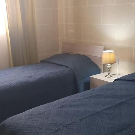 Your Basic Lodging Gozo Marsalforn Eksteriør bilde