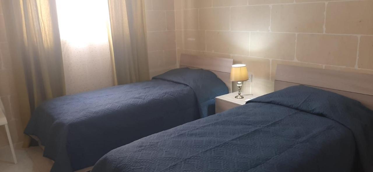 Your Basic Lodging Gozo Marsalforn Eksteriør bilde